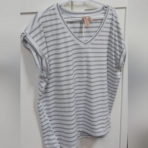 Indyeva gray striped v-neck top
